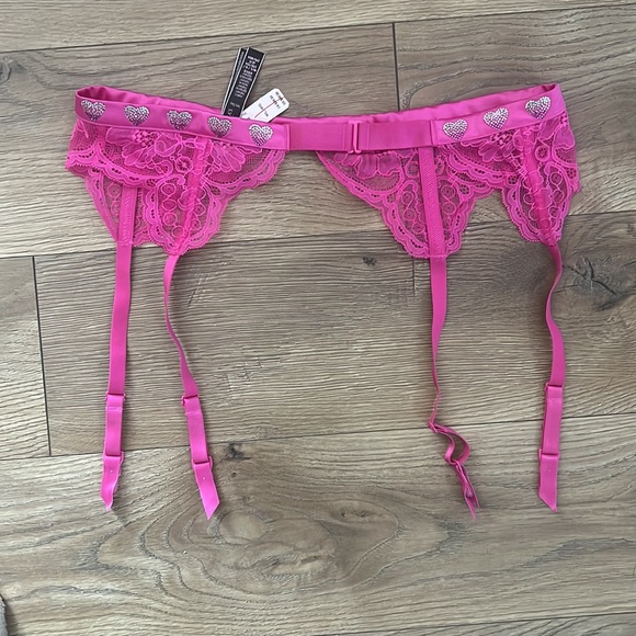 Brand new! Victoria’s Secret shine heart rhinestone garter belt - Picture 4 of 4